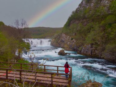 Strbacki buk (Strbaki buk), Una Nehri üzerinde 25 metre yüksekliğinde bir şelaledir. Bosna-Hersek 'teki en büyük şelale..