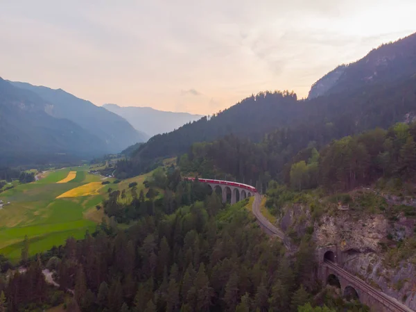 Vue Aérienne Célèbre Train Rouge Sur Viaduc Landwasser Suisse — Photo
