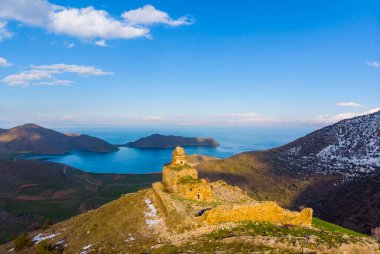 Altinsac Kilisesi - Van - Turkey. Van Gölü 'nde. .