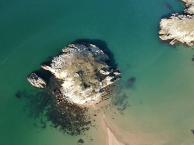 sile 'deki en güzel hangarlardan biri Akakese. Bu körfez mükemmel doğasıyla büyüleyici. İstanbul 'un bu gizli sığınağı temiz havasıyla insanları gençleştiriyor..