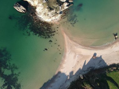 sile 'deki en güzel hangarlardan biri Akakese. Bu körfez mükemmel doğasıyla büyüleyici. İstanbul 'un bu gizli sığınağı temiz havasıyla insanları gençleştiriyor..