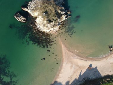sile 'deki en güzel hangarlardan biri Akakese. Bu körfez mükemmel doğasıyla büyüleyici. İstanbul 'un bu gizli sığınağı temiz havasıyla insanları gençleştiriyor..
