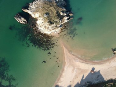 sile 'deki en güzel hangarlardan biri Akakese. Bu körfez mükemmel doğasıyla büyüleyici. İstanbul 'un bu gizli sığınağı temiz havasıyla insanları gençleştiriyor..