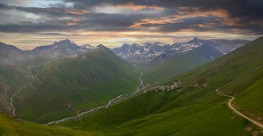 Kackar Dağları Ulusal Parkı, Cicekli Platosu ve Kakar Dağları manzarası