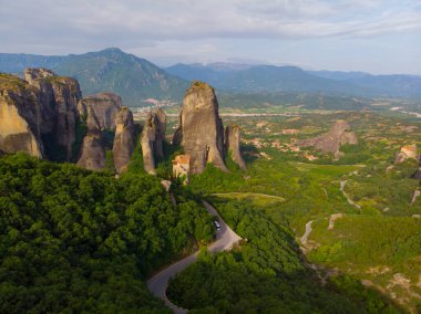 Yunanistan Meteor 'daki Kastraki kasabasında insansız hava aracı görüntüsü