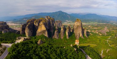 Yunanistan Meteor 'daki Kastraki kasabasında insansız hava aracı görüntüsü