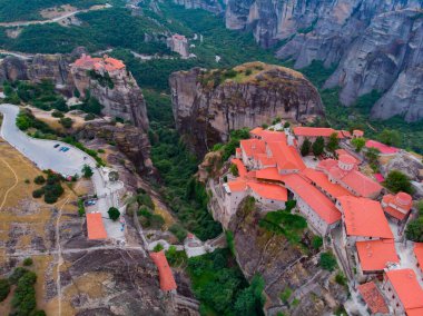 Yunanistan Meteor 'daki Kastraki kasabasında insansız hava aracı görüntüsü