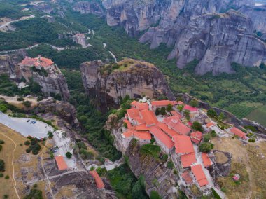 Yunanistan Meteor 'daki Kastraki kasabasında insansız hava aracı görüntüsü