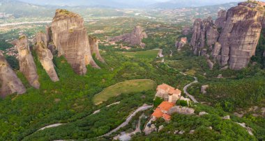 Yunanistan Meteor 'daki Kastraki kasabasında insansız hava aracı görüntüsü