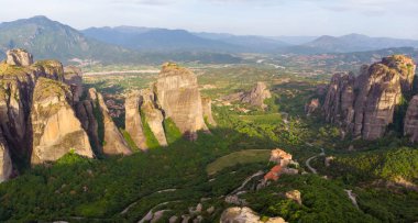 Yunanistan Meteor 'daki Kastraki kasabasında insansız hava aracı görüntüsü