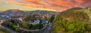 Jajce ve Pliva şelalesinin hava manzarası, Bosna-Hersek