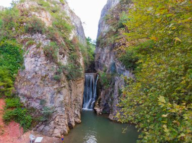Yarhisar şelalesinin hava manzarası
