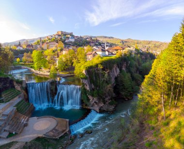 Bosna-Hersek 'in tarihi Jajce kasabası, muhteşem Pliva şelalesiyle ünlü