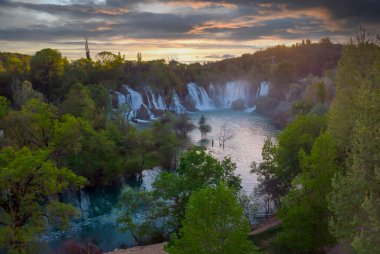 Güney Bosna-Hersek 'teki Güzel Kravice Şelaleleri.