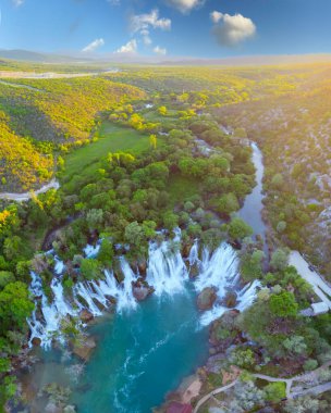 Güney Bosna-Hersek 'teki Güzel Kravice Şelaleleri.