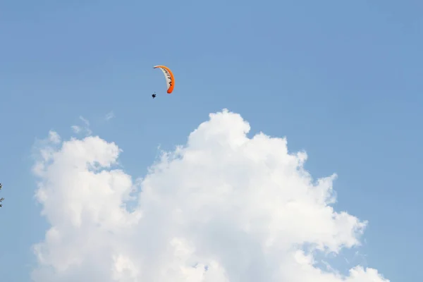 Paragliding Sport Mezi Mraky — Stock fotografie