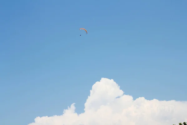 Parapente Deporte Entre Las Nubes —  Fotos de Stock