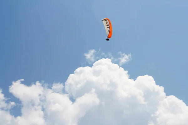 Paragliding Sport Mezi Mraky — Stock fotografie