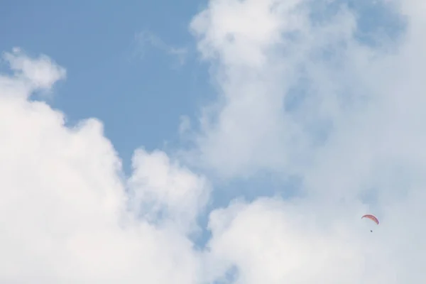 Parapendio Sport Tra Nuvole — Foto Stock