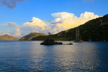 Fethiye Kelebek Vadisi, adanın etrafında yatlar geziyor..