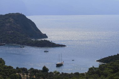 Turkuaz su kenarında plajda Türk resort, bodrum, Türkiye