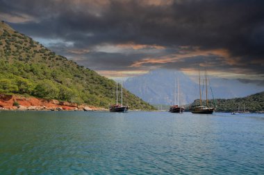 Turkuaz su kenarında plajda Türk resort, bodrum, Türkiye