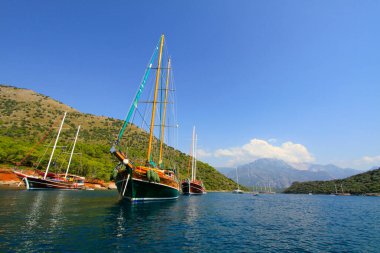 Turkuaz su kenarında plajda Türk resort, bodrum, Türkiye