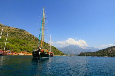 Turkuaz su kenarında plajda Türk resort, bodrum, Türkiye
