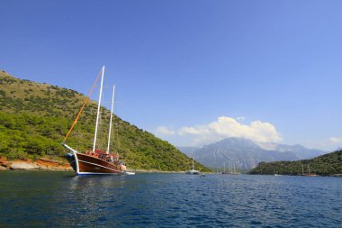 Turkuaz su kenarında plajda Türk resort, bodrum, Türkiye