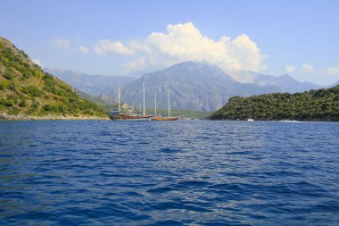 Turkuaz su kenarında plajda Türk resort, bodrum, Türkiye