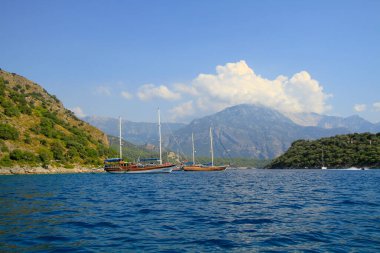 Turkuaz su kenarında plajda Türk resort, bodrum, Türkiye