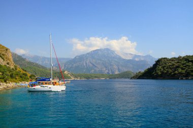 Turkuaz su kenarında plajda Türk resort, bodrum, Türkiye