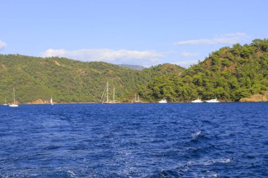 Turkuaz su kenarında plajda Türk resort, bodrum, Türkiye
