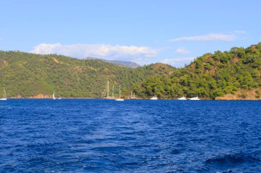 Turkuaz su kenarında plajda Türk resort, bodrum, Türkiye