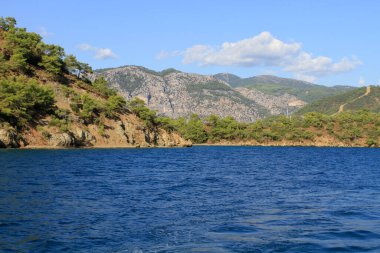 Turkuaz su kenarında plajda Türk resort, bodrum, Türkiye