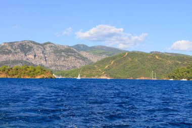 Turkuaz su kenarında plajda Türk resort, bodrum, Türkiye