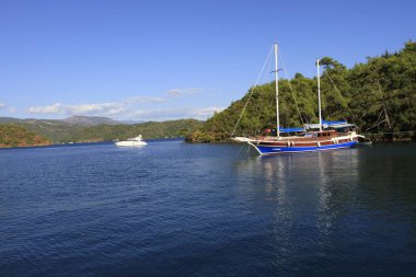 Turkuaz su kenarında plajda Türk resort, bodrum, Türkiye