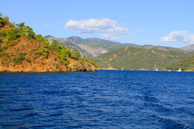 Turkuaz su kenarında plajda Türk resort, bodrum, Türkiye