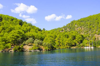 Turkuaz su kenarında plajda Türk resort, bodrum, Türkiye