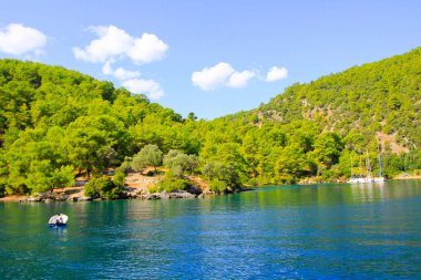 Turkuaz su kenarında plajda Türk resort, bodrum, Türkiye