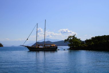 Turkuaz su kenarında plajda Türk resort, bodrum, Türkiye