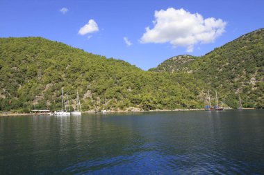 Turkuaz su kenarında plajda Türk resort, bodrum, Türkiye