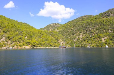 Turkuaz su kenarında plajda Türk resort, bodrum, Türkiye