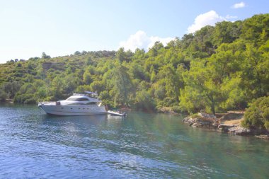 Turkuaz su kenarında plajda Türk resort, bodrum, Türkiye