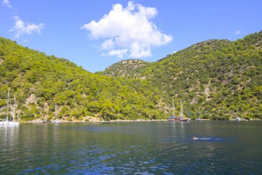 Turkuaz su kenarında plajda Türk resort, bodrum, Türkiye