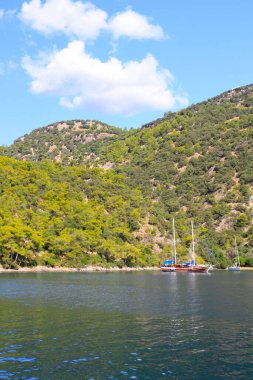Turkuaz su kenarında plajda Türk resort, bodrum, Türkiye