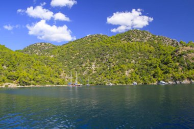 Turkuaz su kenarında plajda Türk resort, bodrum, Türkiye