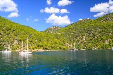 Turkuaz su kenarında plajda Türk resort, bodrum, Türkiye