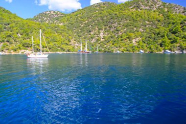 Turkuaz su kenarında plajda Türk resort, bodrum, Türkiye