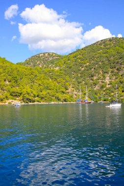 Turkuaz su kenarında plajda Türk resort, bodrum, Türkiye